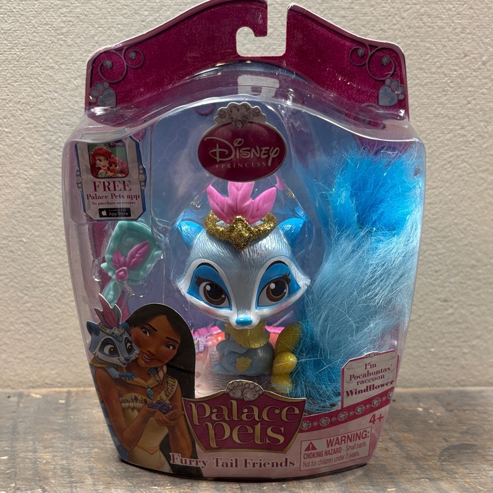 Disney Palace Pets Pocahontas raccoon Windflower furry Tail and Gold Crown